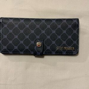 Steve Madden Slimline wallet NWOT snap closure and zipper pocket